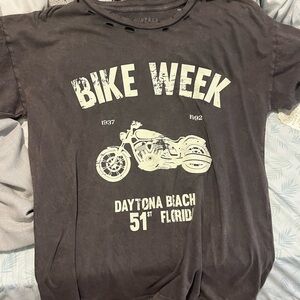 Distressed graphic t